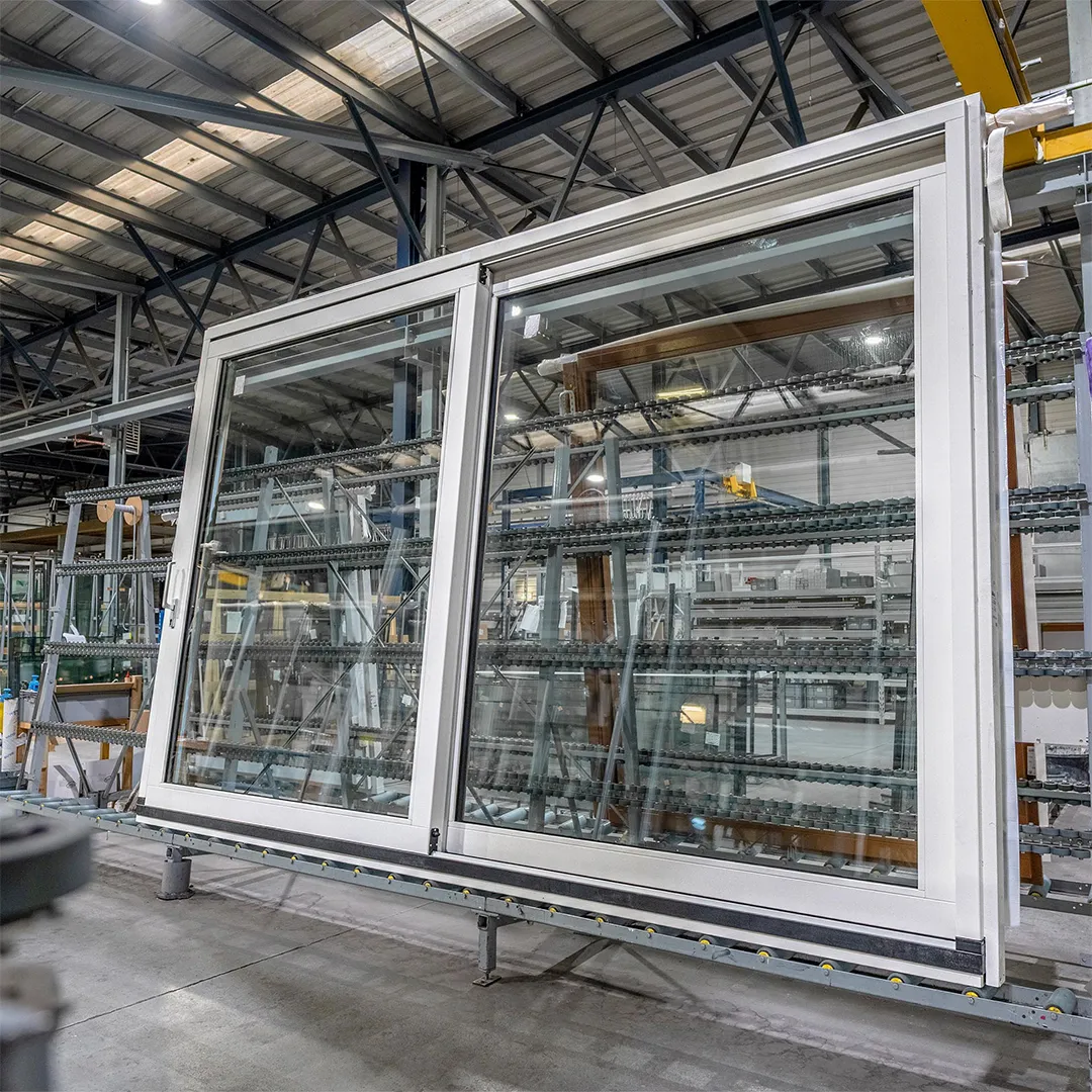 Hout-aluminium kozijn in de fabriek van WEBO