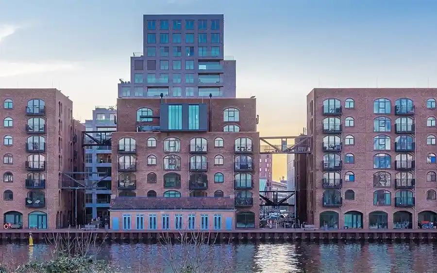 Prefab HSB-elementen voor gestapelde bouw en hoogbouw aan de Cruquiusweg in Amsterdam