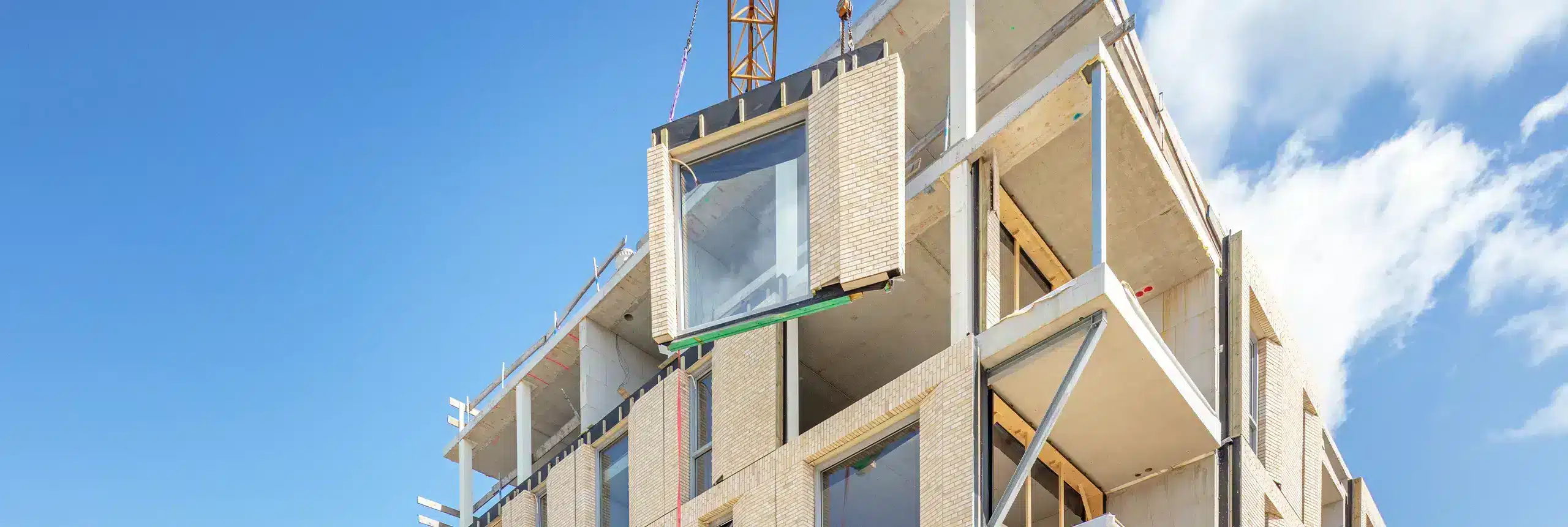 Prefab gevelelementen met steenstrips