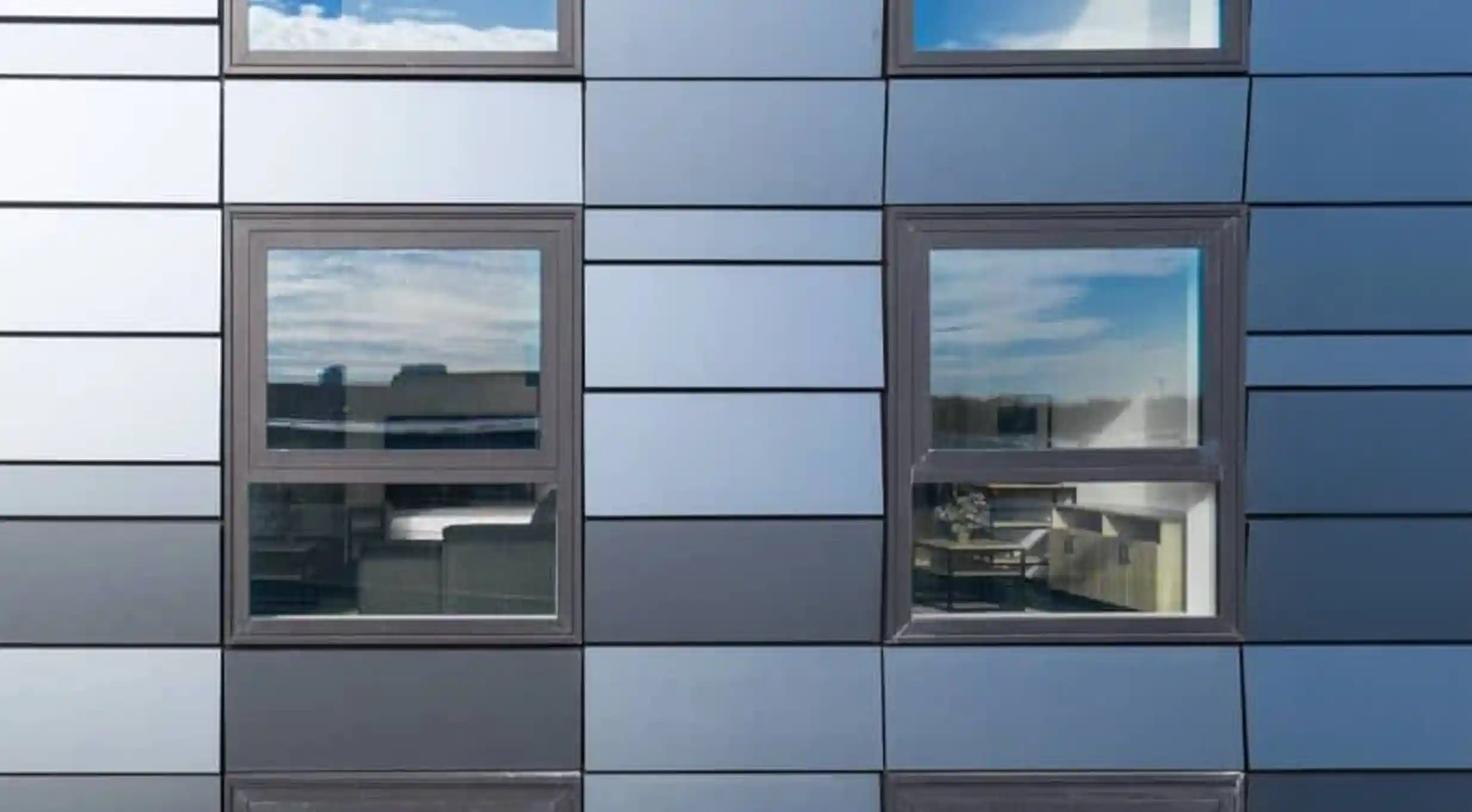 Zonnepanelen op prefab gevelelementen van hout